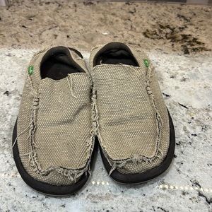 Men’s tan Sanuk shoes size 8
